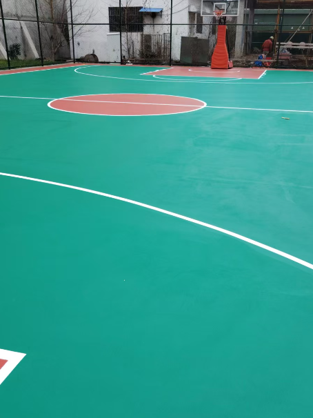 西夏 球场长期使用易出现地面开裂